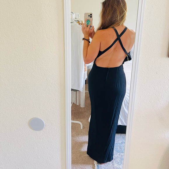 GORGEOUS Backless Gown with Slit - Picture 5 of 8